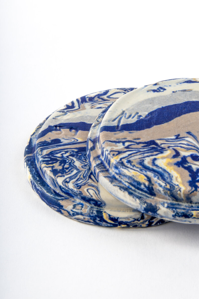 Faience lid — mixed clays